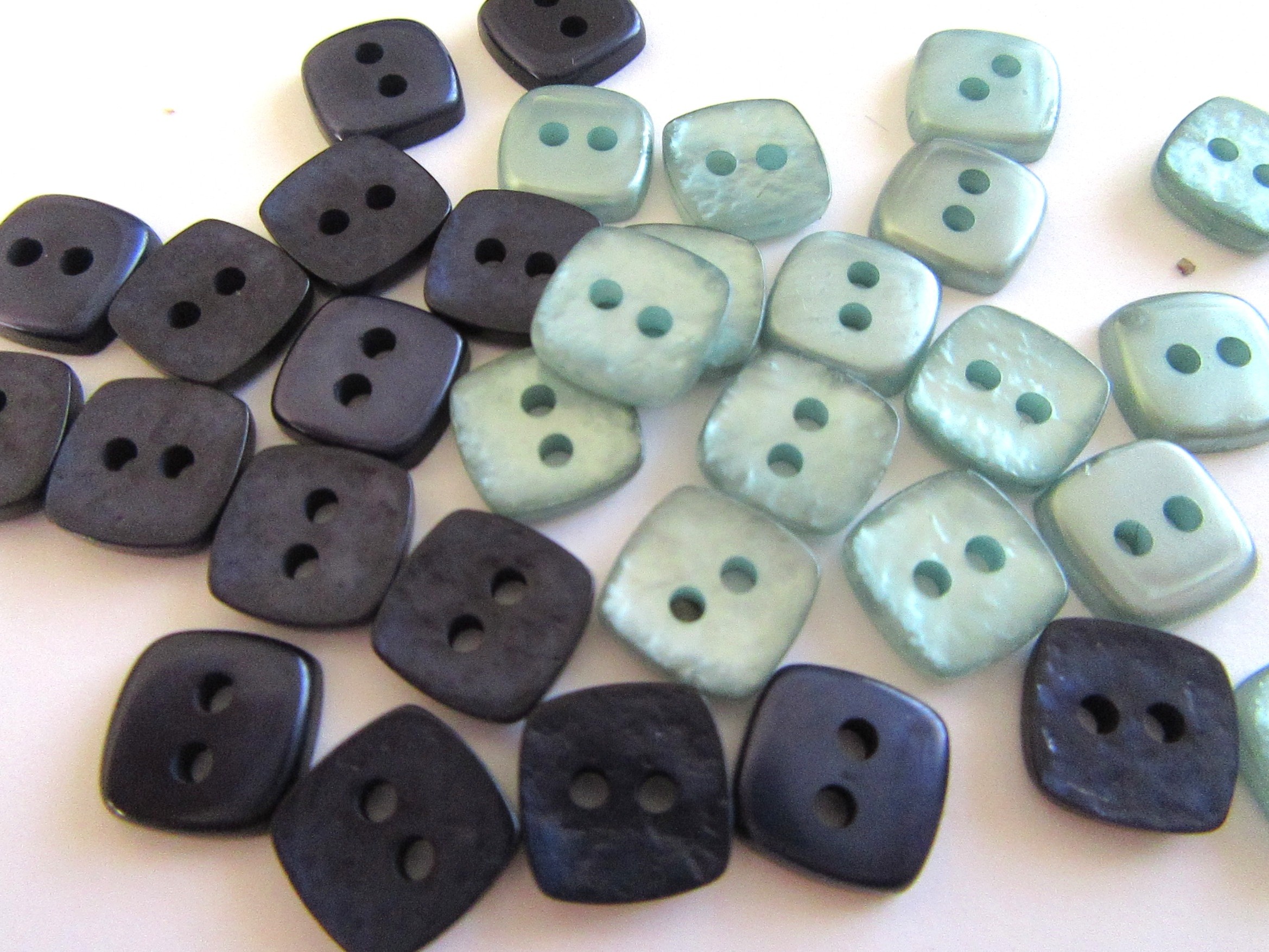 IMG_9101 BUTTON 385 - Image 1