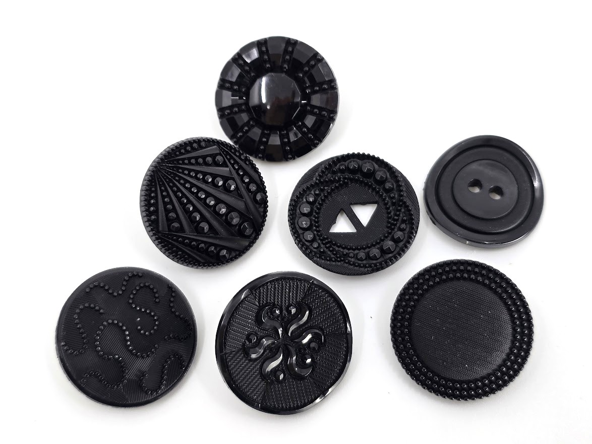 TITULS BUTTON 3864 - Image 1